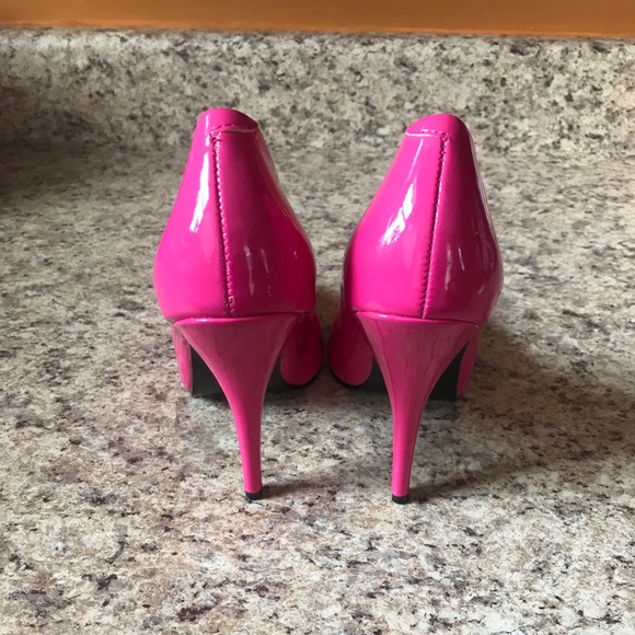 Pointed Toe Hot Pink Heels - Picture 3 of 3
